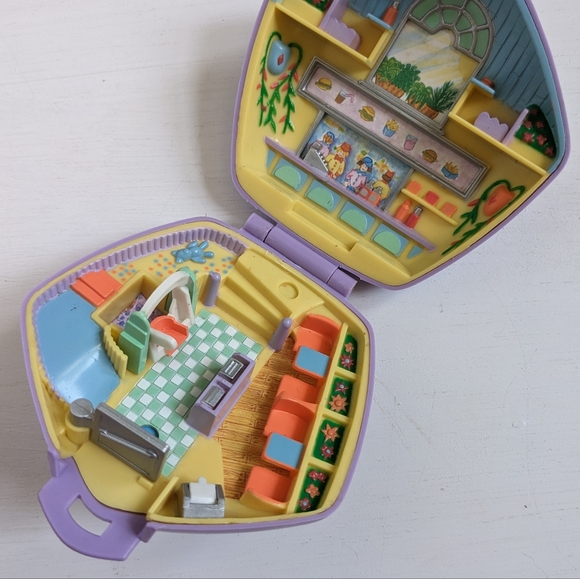 Vintage 1992 Polly Pocket Bluebird Purple Restaurant and Three Figurines - Picture 6 of 8